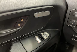 valkoinen Mercedes-Benz Vito 2023 kuva 35.