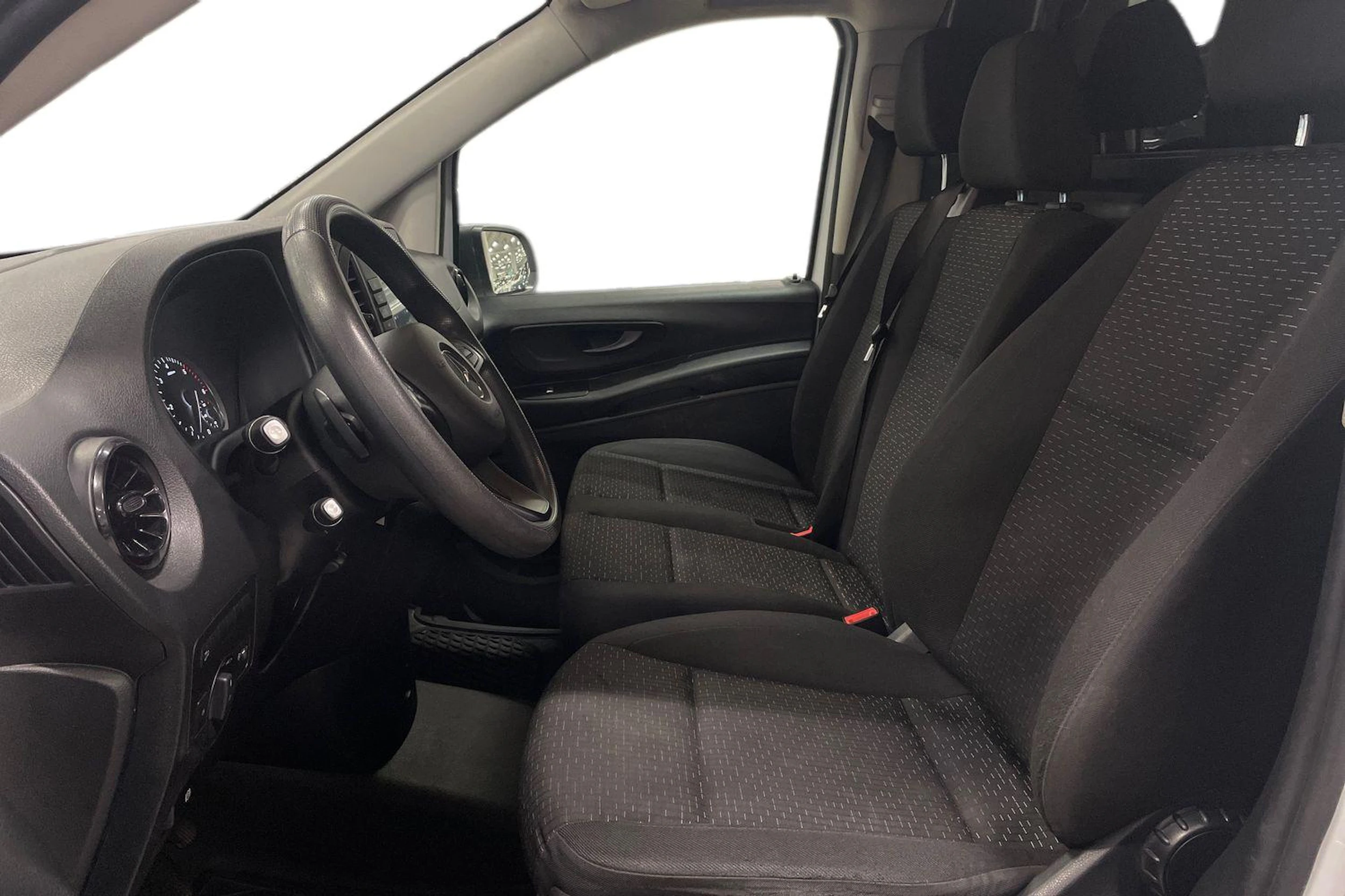 valkoinen Mercedes-Benz Vito 2023 kuva 8.