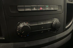 valkoinen Mercedes-Benz Vito 2023 kuva 16.