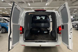 valkoinen Mercedes-Benz Vito 2023 kuva 19.