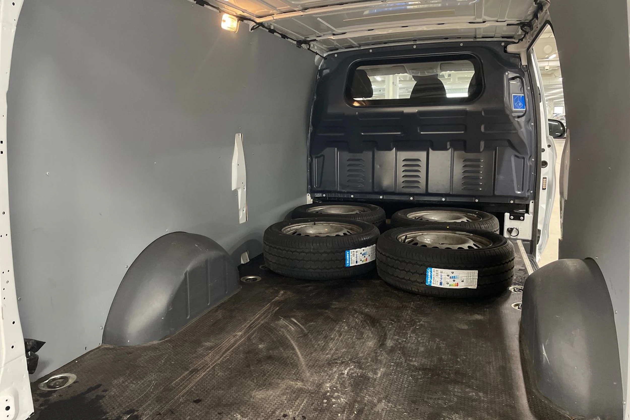 valkoinen Mercedes-Benz Vito 2023 kuva 20.