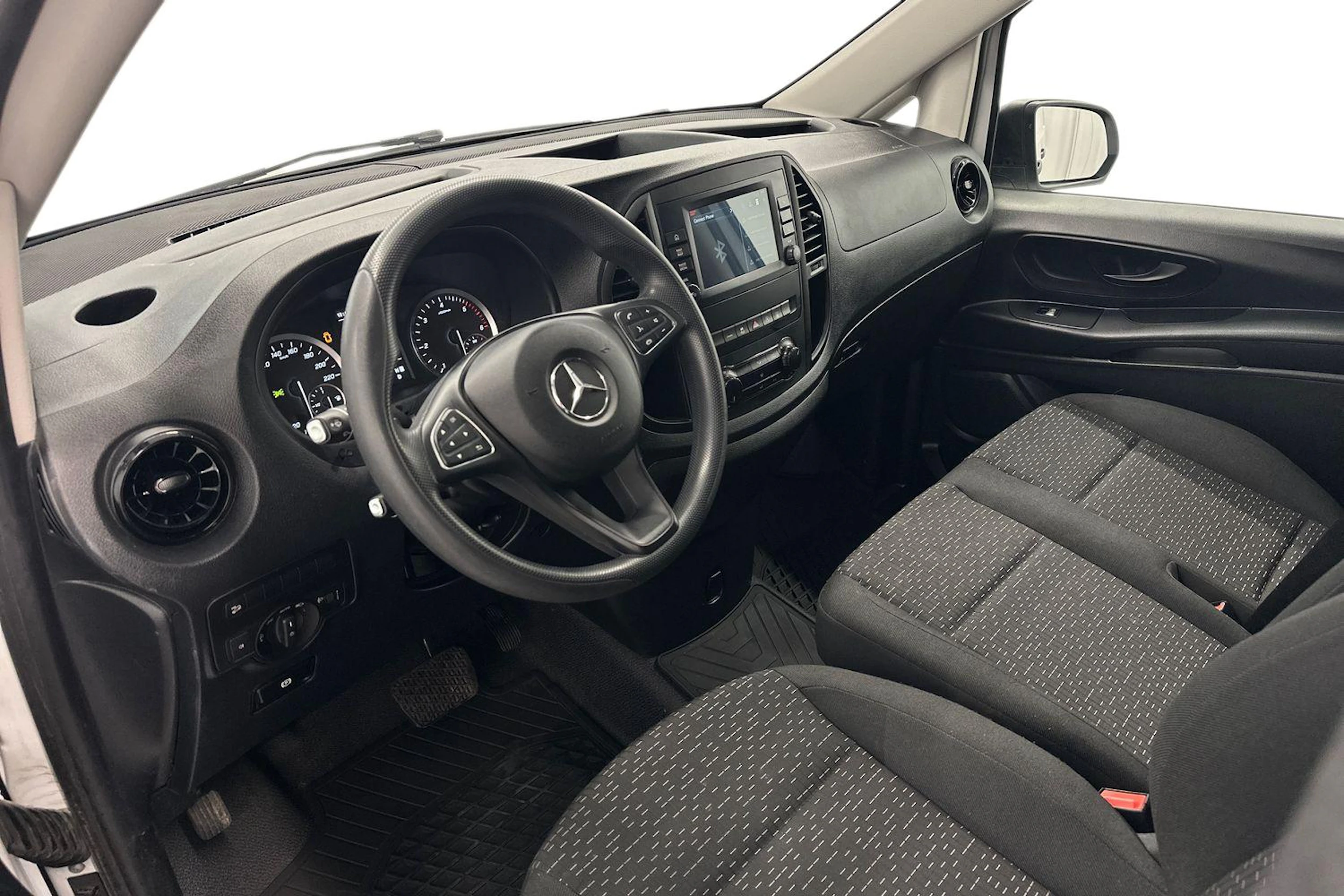 valkoinen Mercedes-Benz Vito 2023 kuva 6.