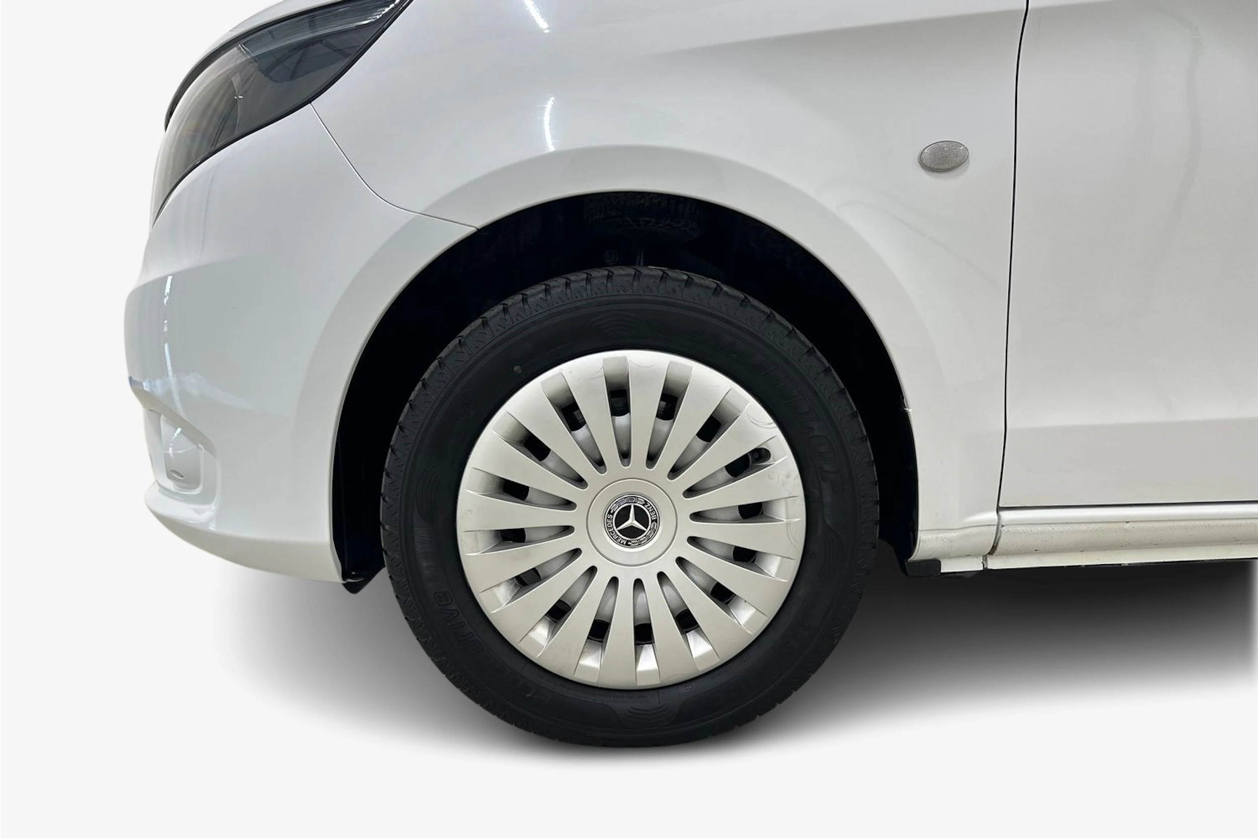 valkoinen Mercedes-Benz Vito 2023 kuva 9.