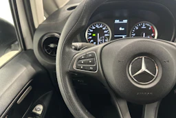 valkoinen Mercedes-Benz Vito 2023 kuva 11.