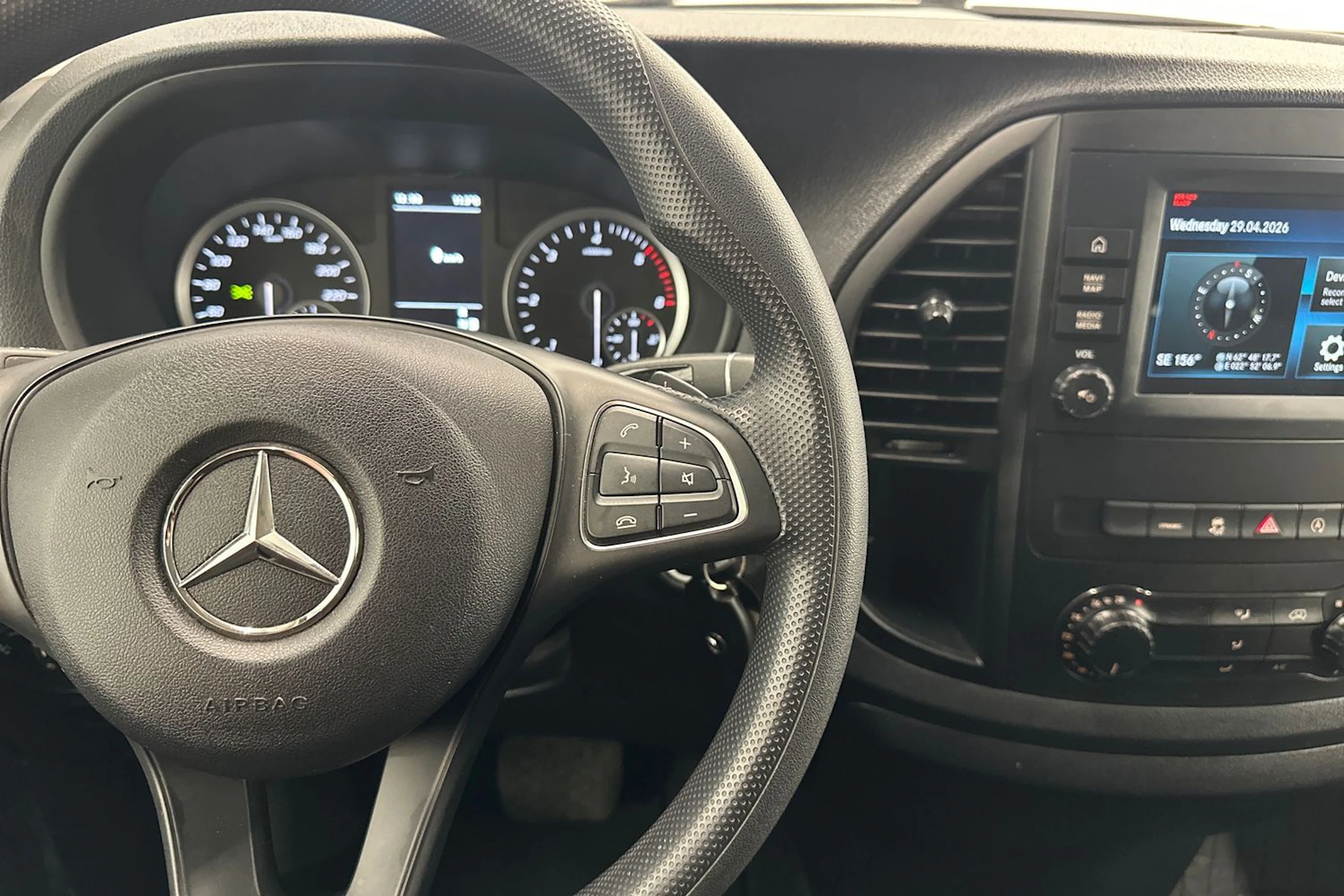 valkoinen Mercedes-Benz Vito 2023 kuva 12.
