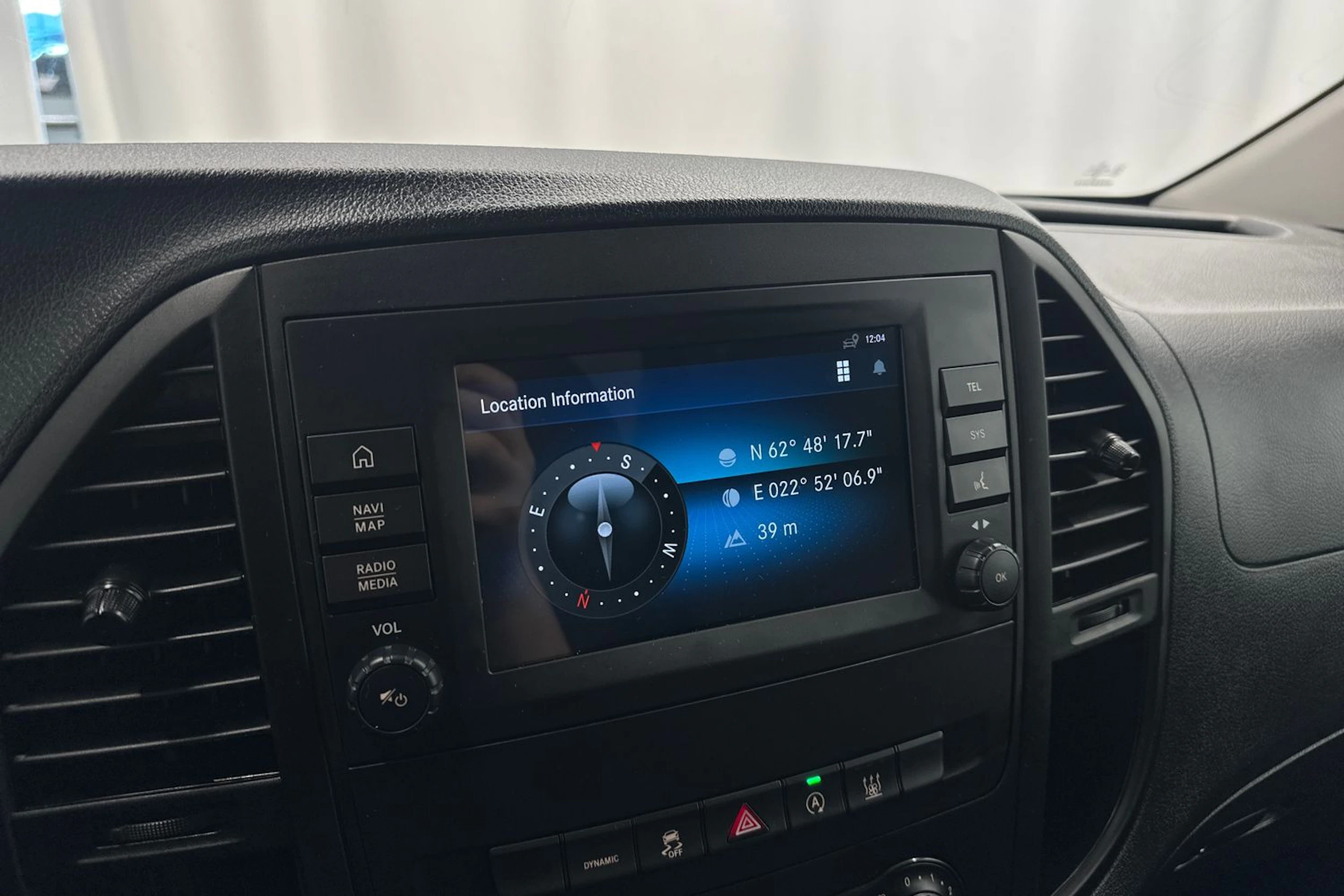 valkoinen Mercedes-Benz Vito 2023 kuva 17.