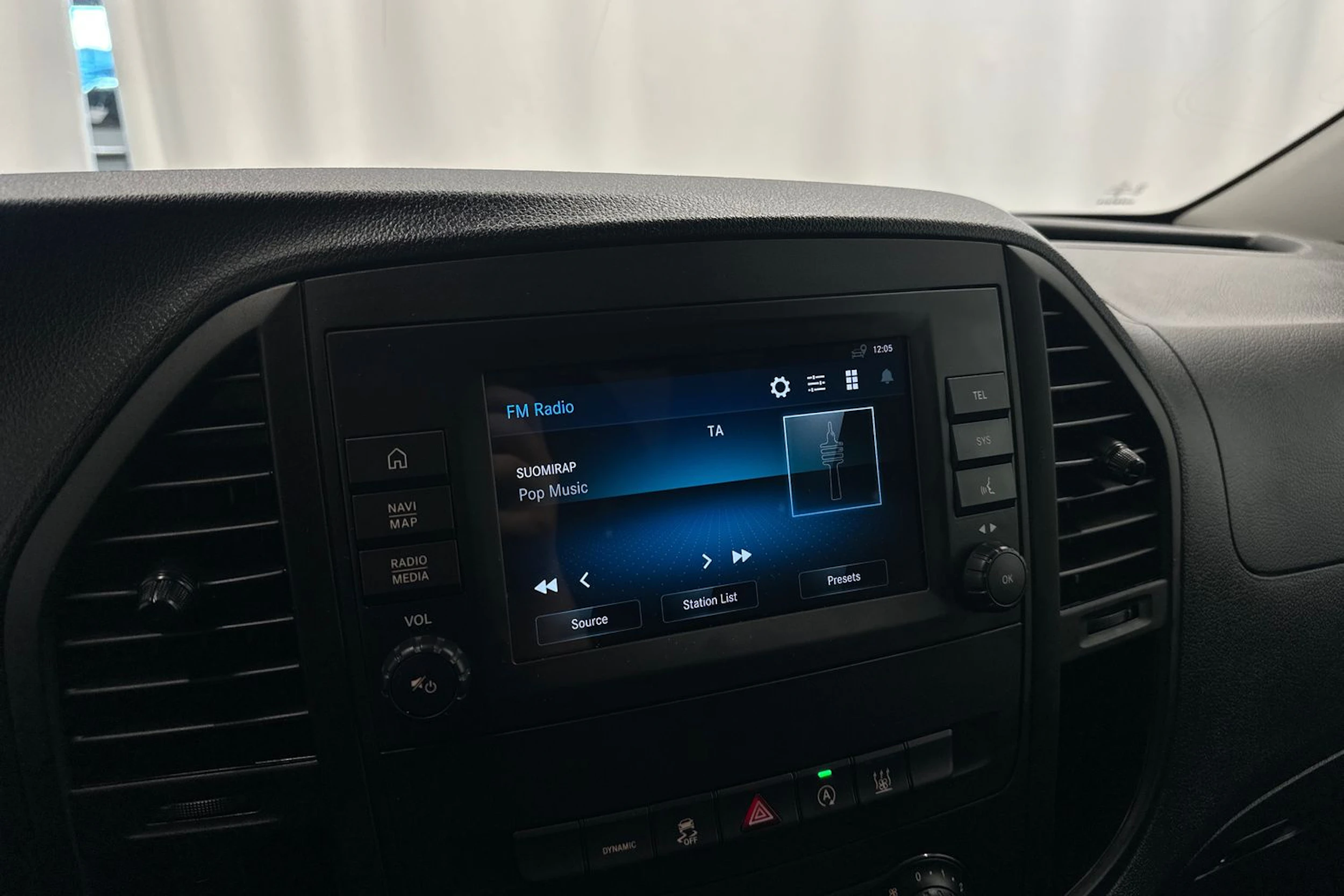 valkoinen Mercedes-Benz Vito 2023 kuva 20.