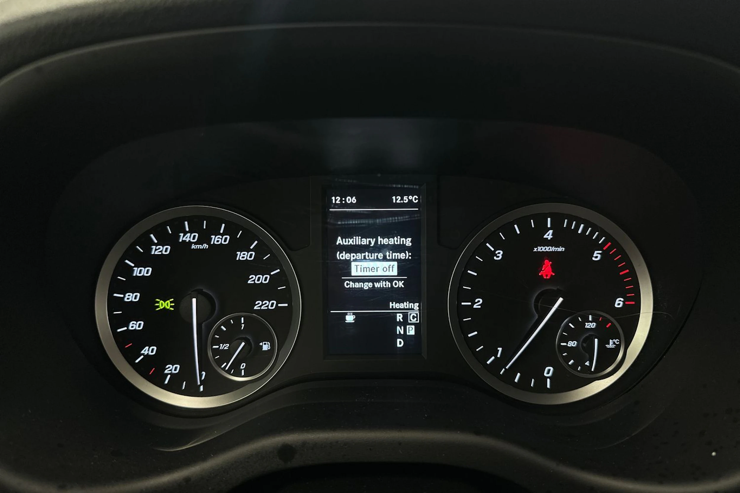 valkoinen Mercedes-Benz Vito 2023 kuva 23.