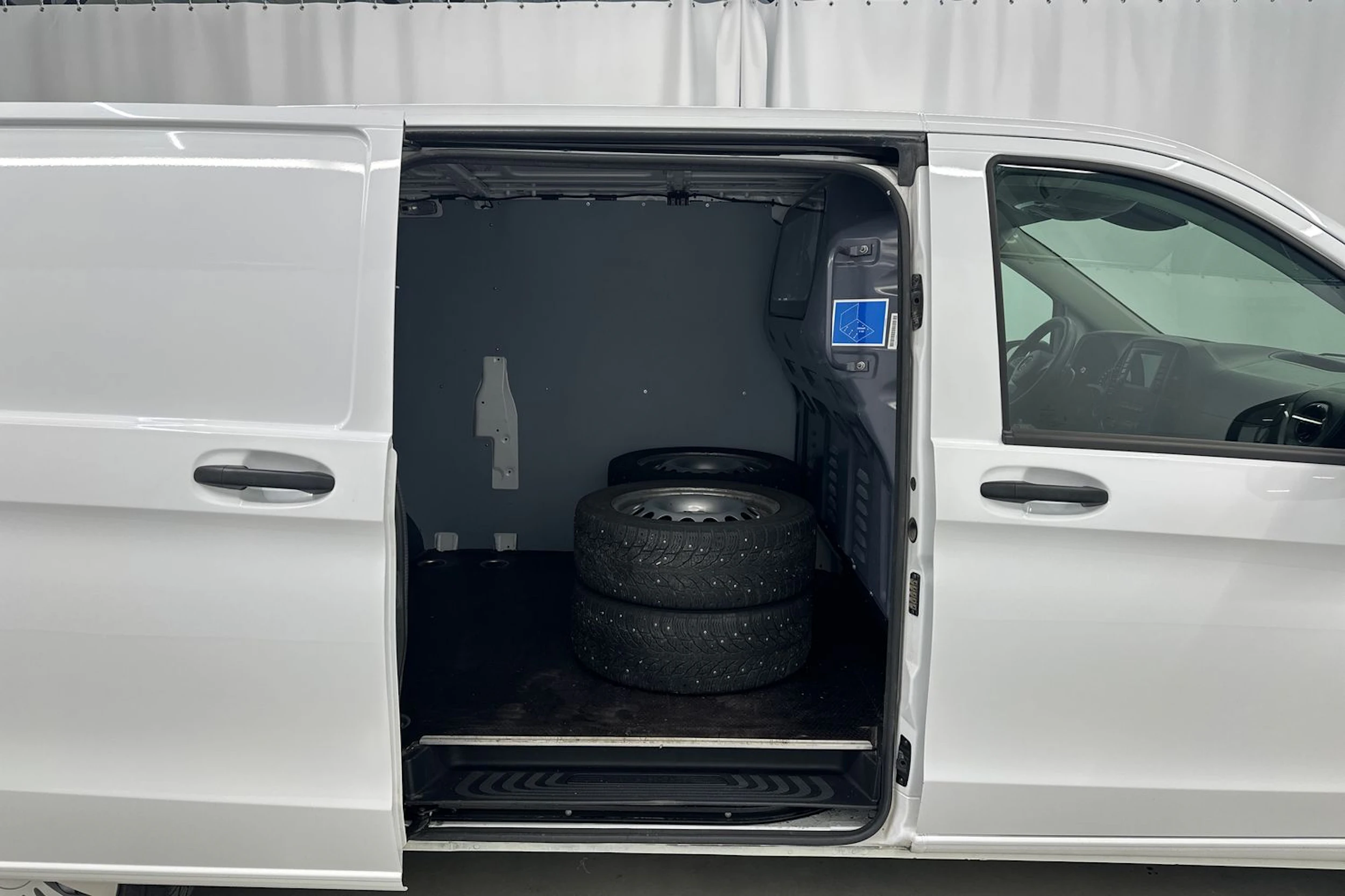 valkoinen Mercedes-Benz Vito 2023 kuva 26.