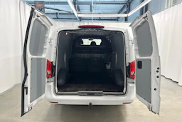 valkoinen Mercedes-Benz Vito 2023 kuva 28.