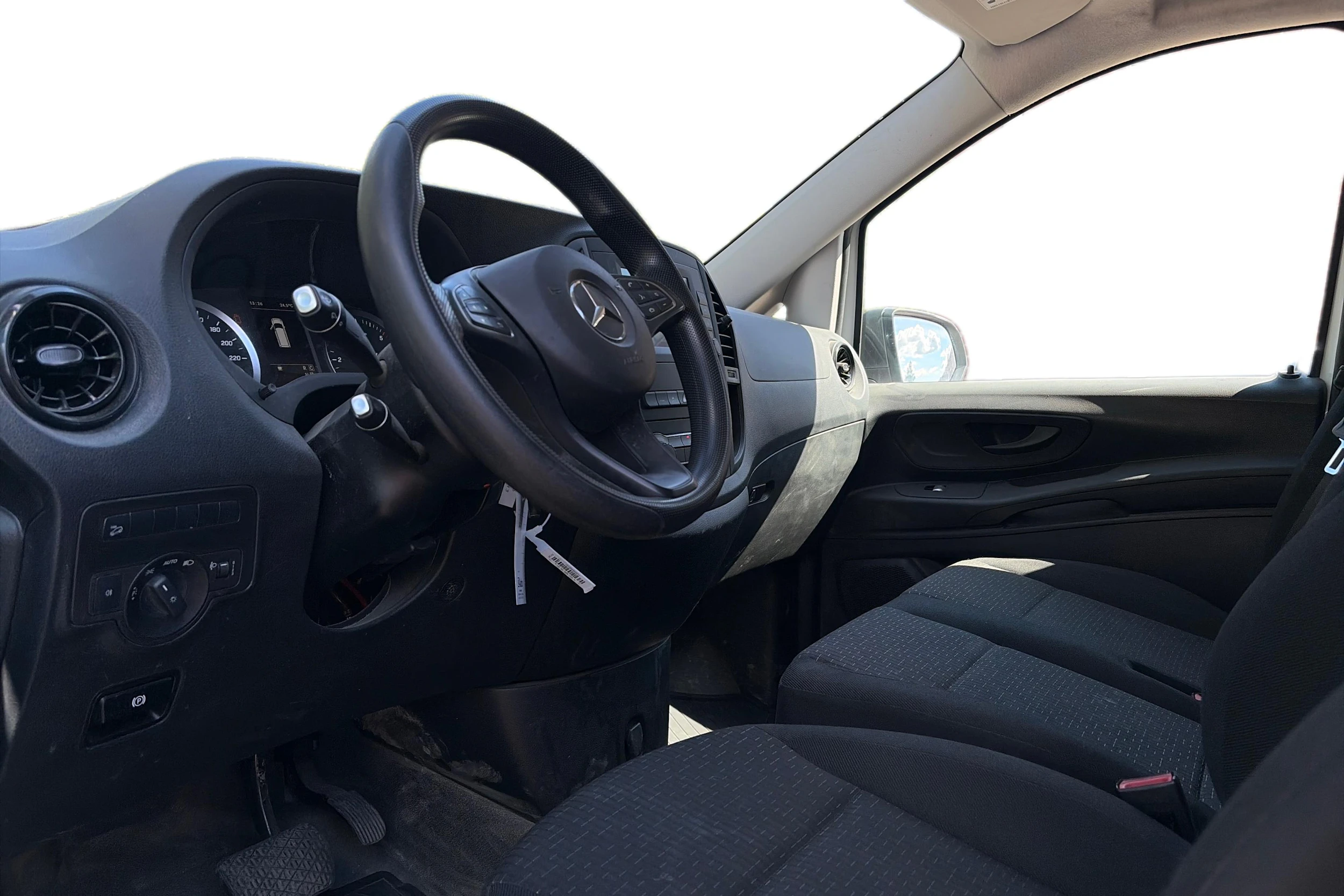 valkoinen Mercedes-Benz Vito 2023 kuva 3.