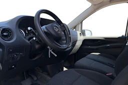 valkoinen Mercedes-Benz Vito 2023 kuva 3.