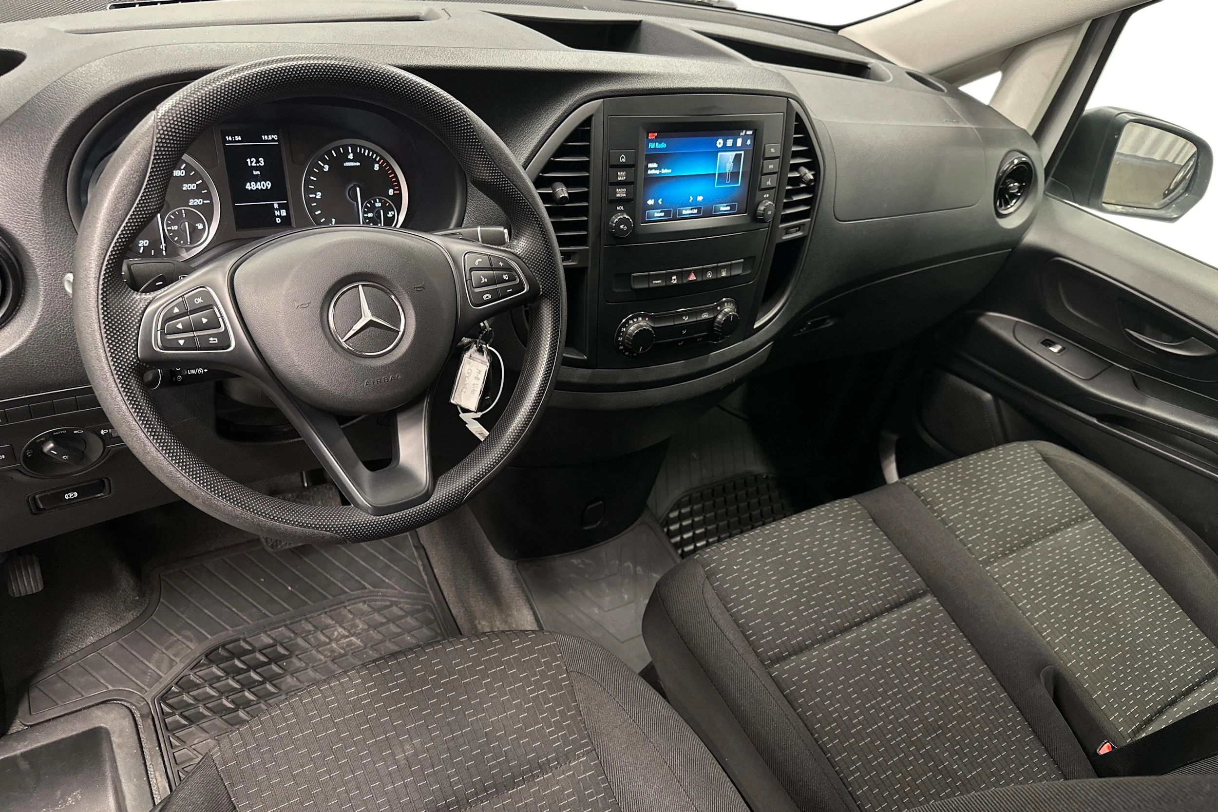 valkoinen Mercedes-Benz Vito 2023 kuva 7.
