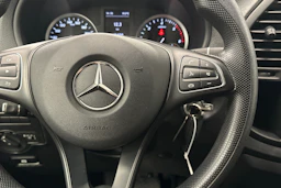 valkoinen Mercedes-Benz Vito 2023 kuva 12.