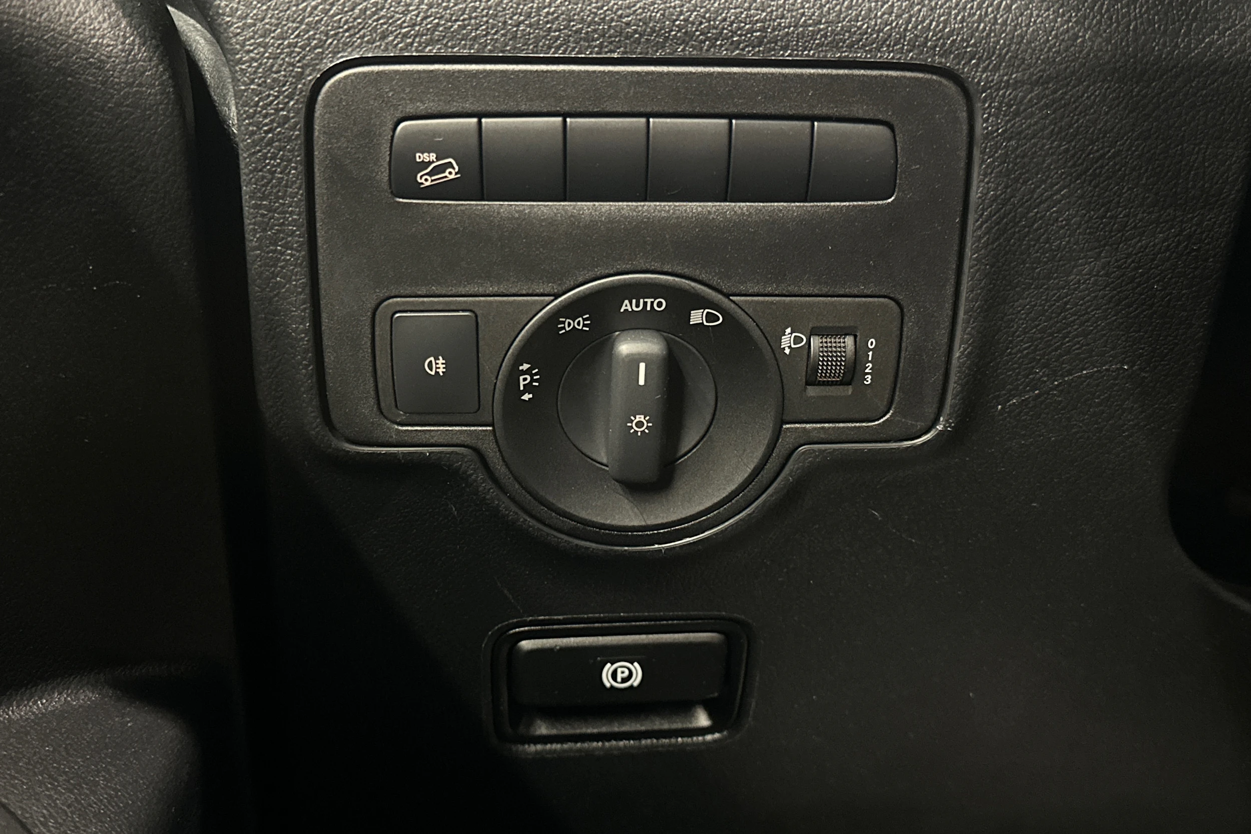 valkoinen Mercedes-Benz Vito 2023 kuva 14.