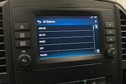 valkoinen Mercedes-Benz Vito 2023 kuva 18.