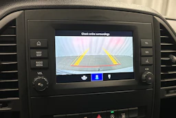valkoinen Mercedes-Benz Vito 2023 kuva 23.