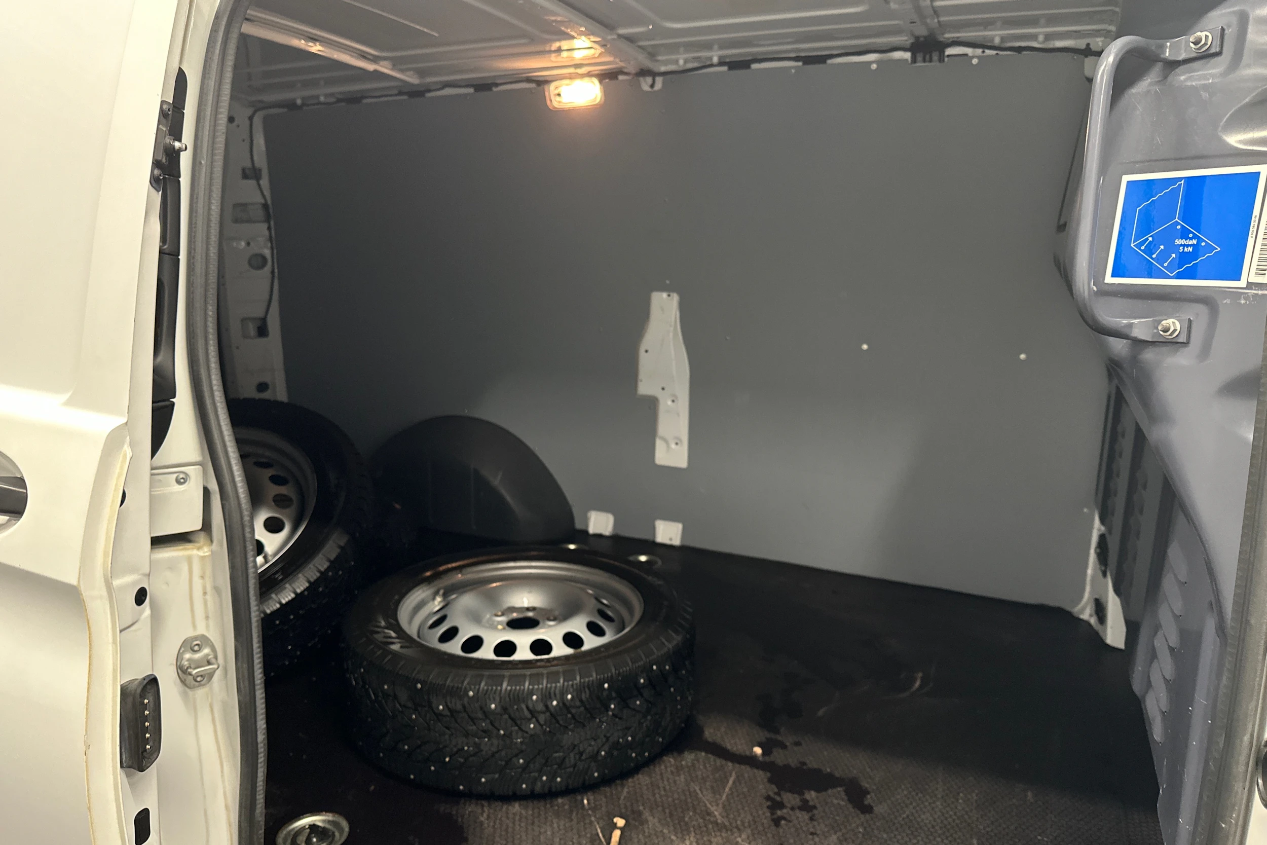 valkoinen Mercedes-Benz Vito 2023 kuva 26.