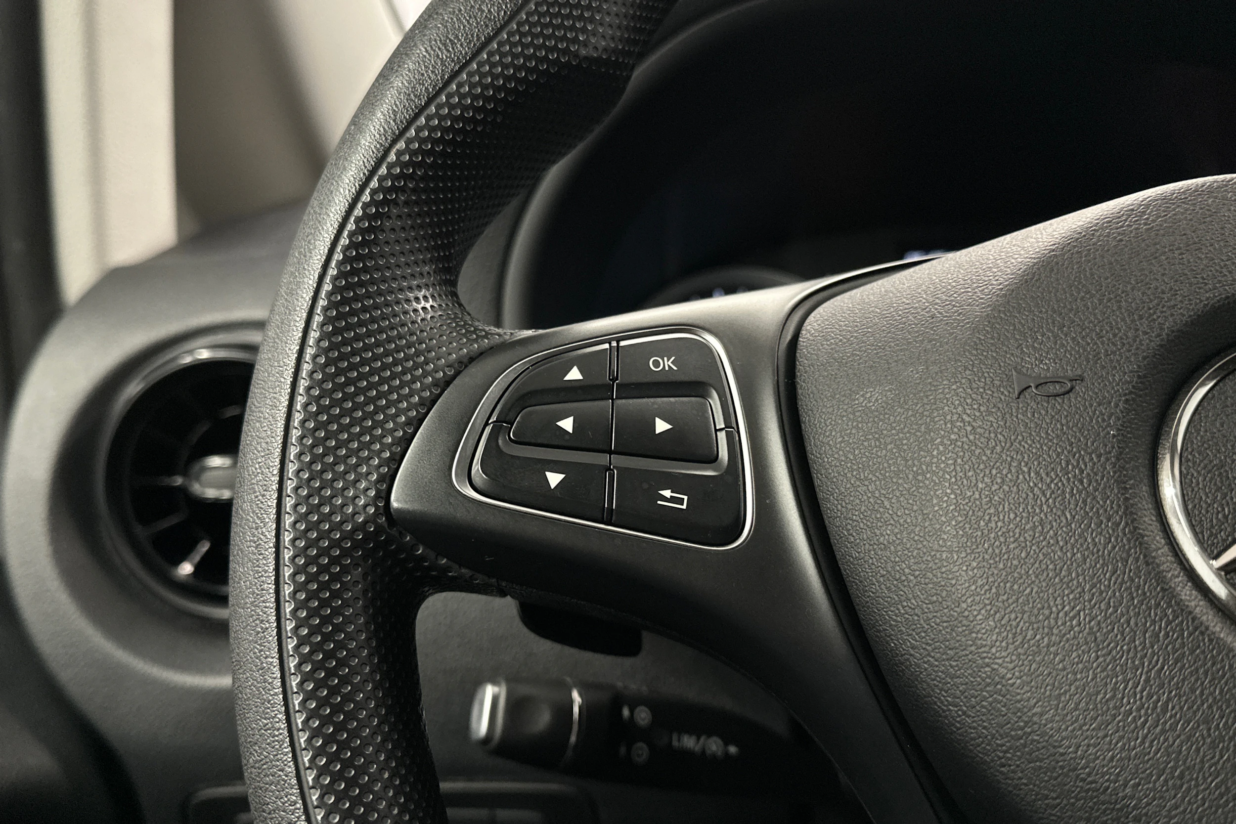 valkoinen Mercedes-Benz Vito 2023 kuva 10.