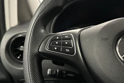 valkoinen Mercedes-Benz Vito 2023 kuva 10.