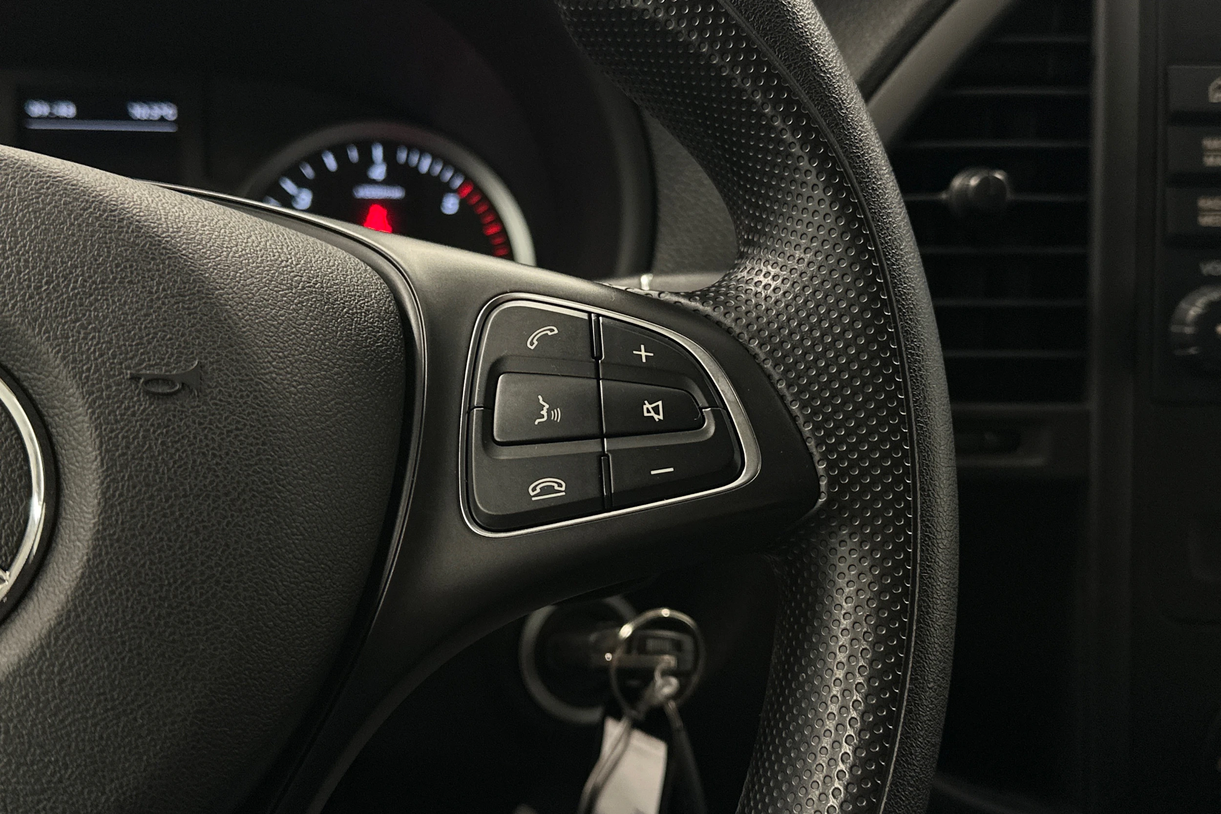 valkoinen Mercedes-Benz Vito 2023 kuva 11.