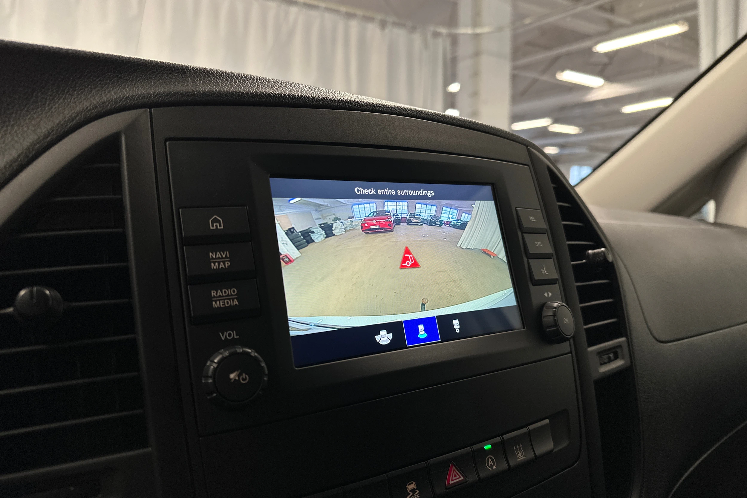 valkoinen Mercedes-Benz Vito 2023 kuva 14.