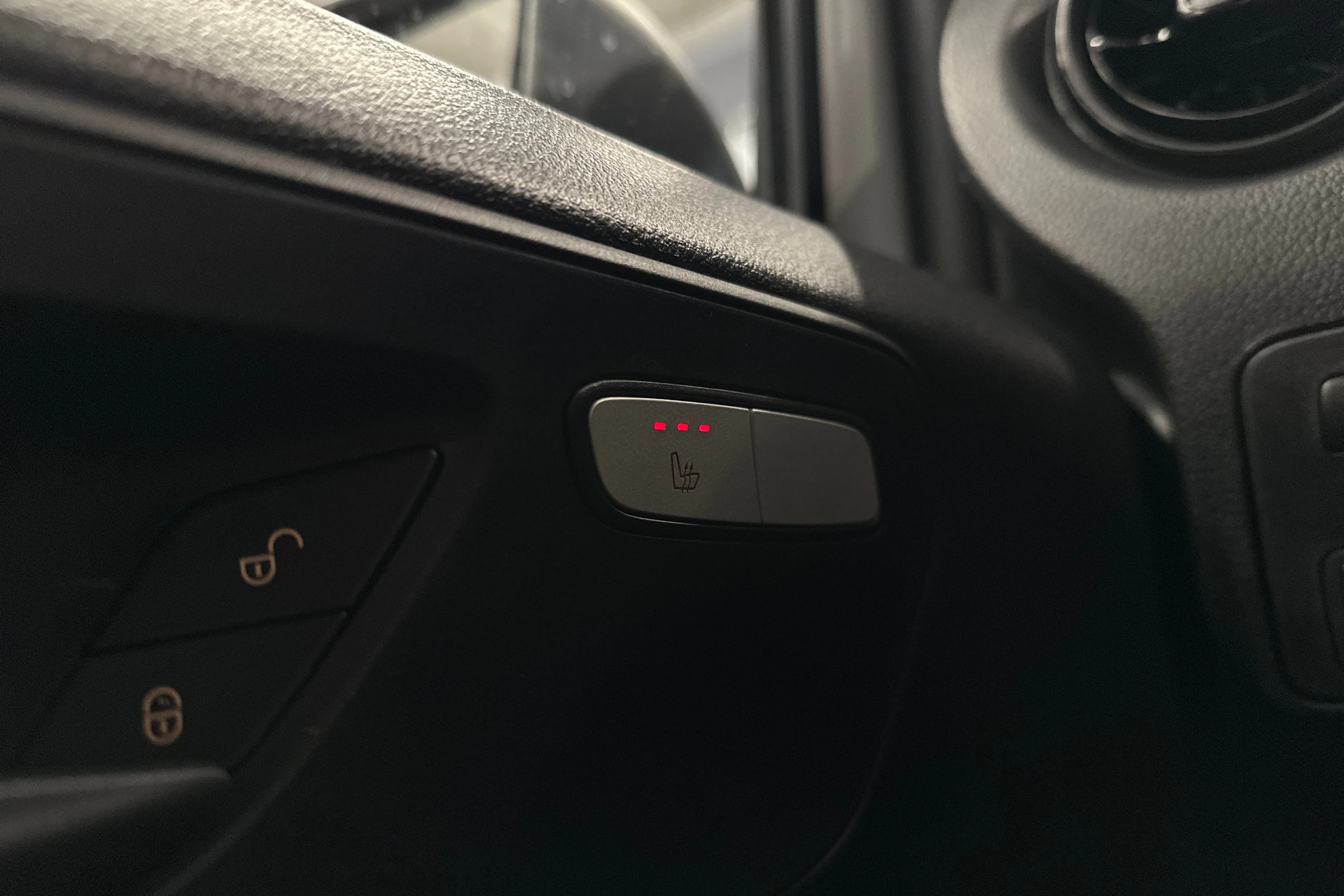 valkoinen Mercedes-Benz Vito 2023 kuva 16.