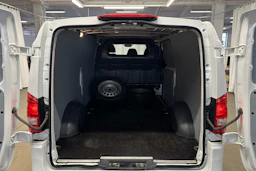 valkoinen Mercedes-Benz Vito 2023 kuva 18.