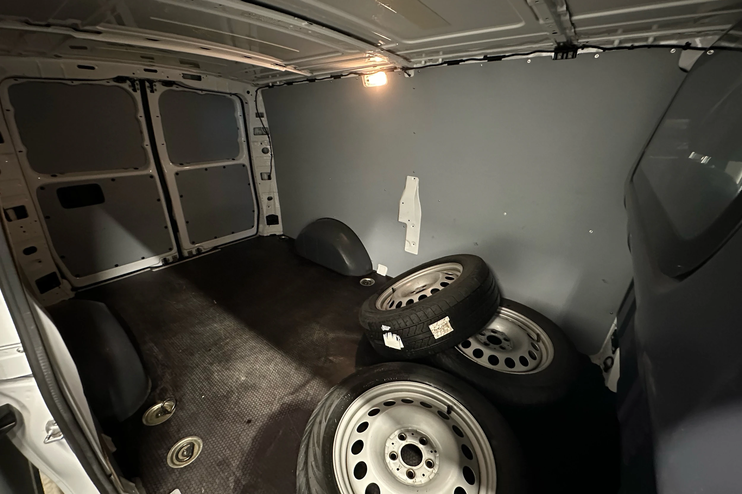 valkoinen Mercedes-Benz Vito 2023 kuva 19.