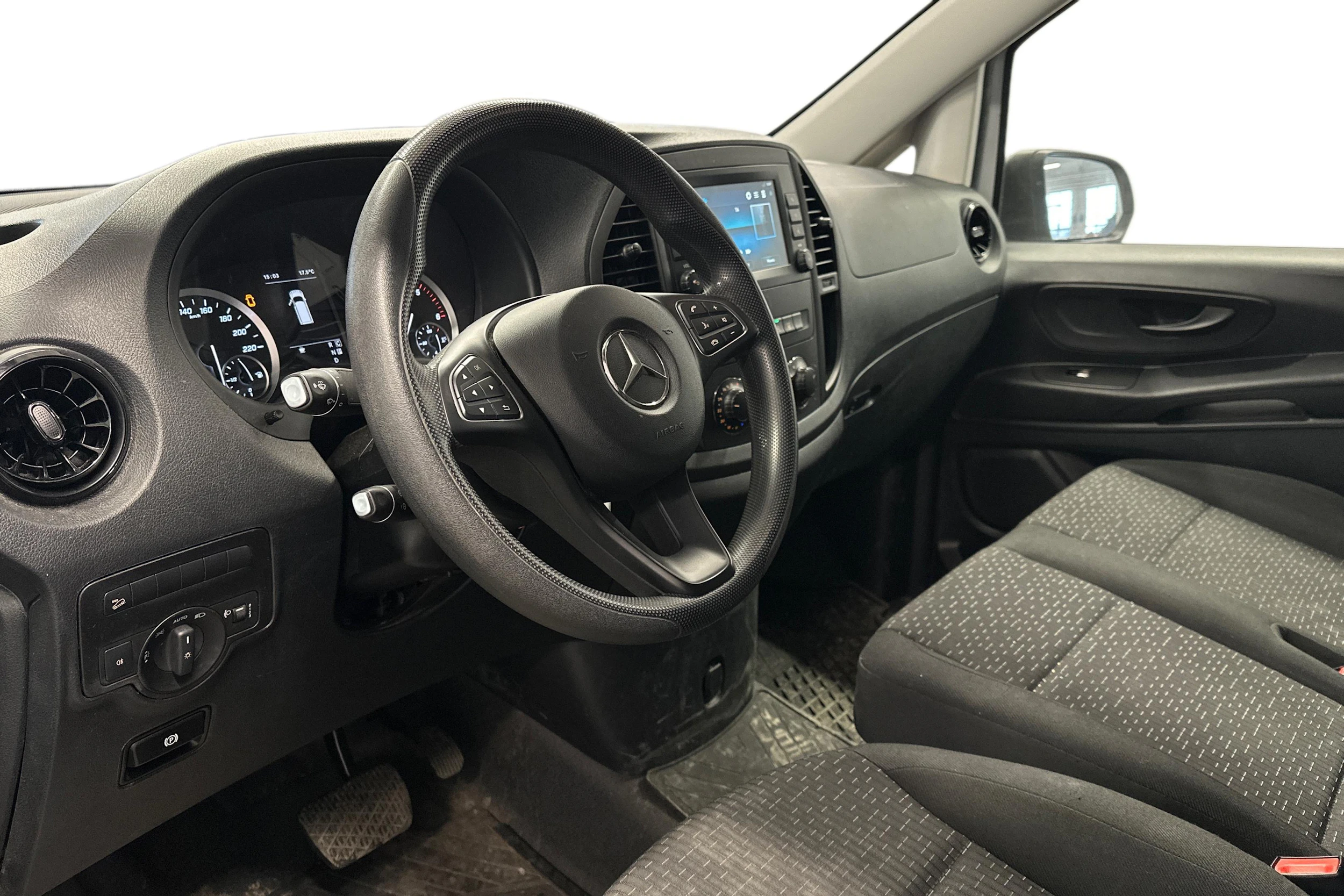 valkoinen Mercedes-Benz Vito 2023 kuva 3.