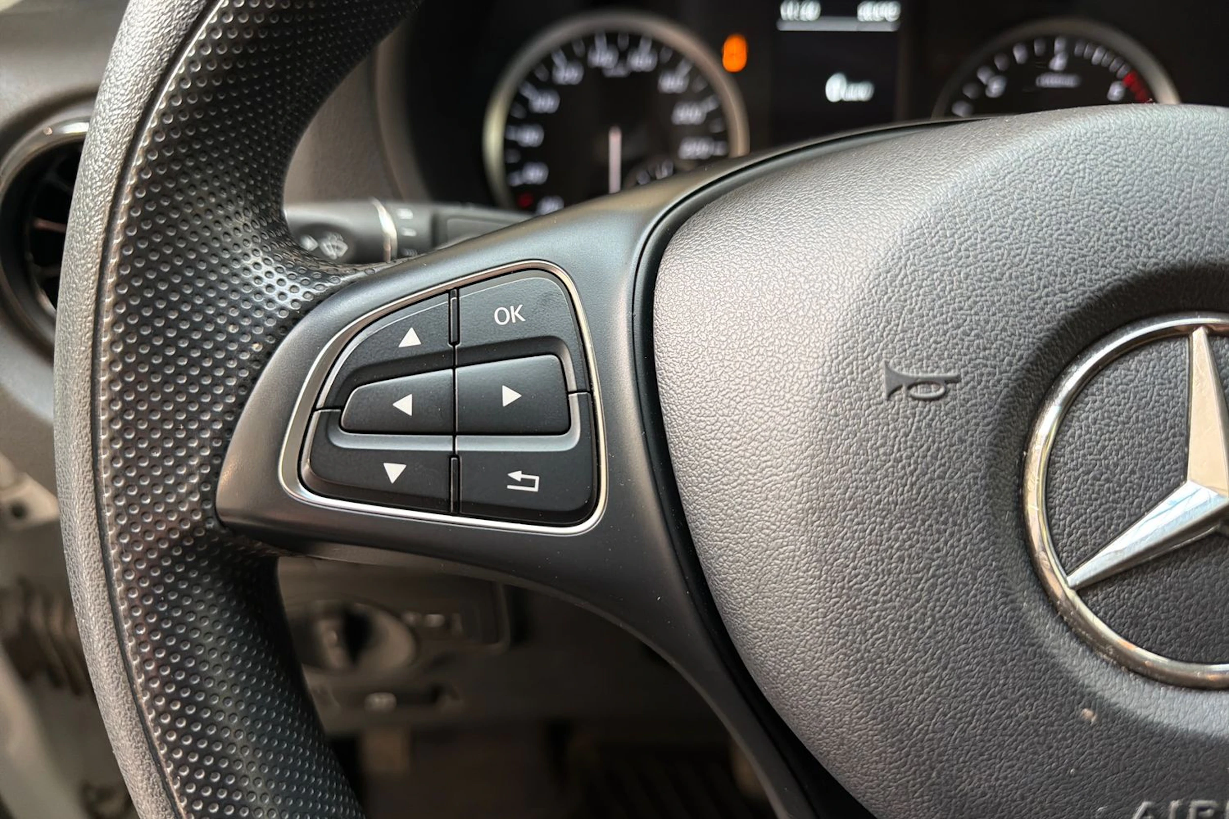 valkoinen Mercedes-Benz Vito 2023 kuva 13.