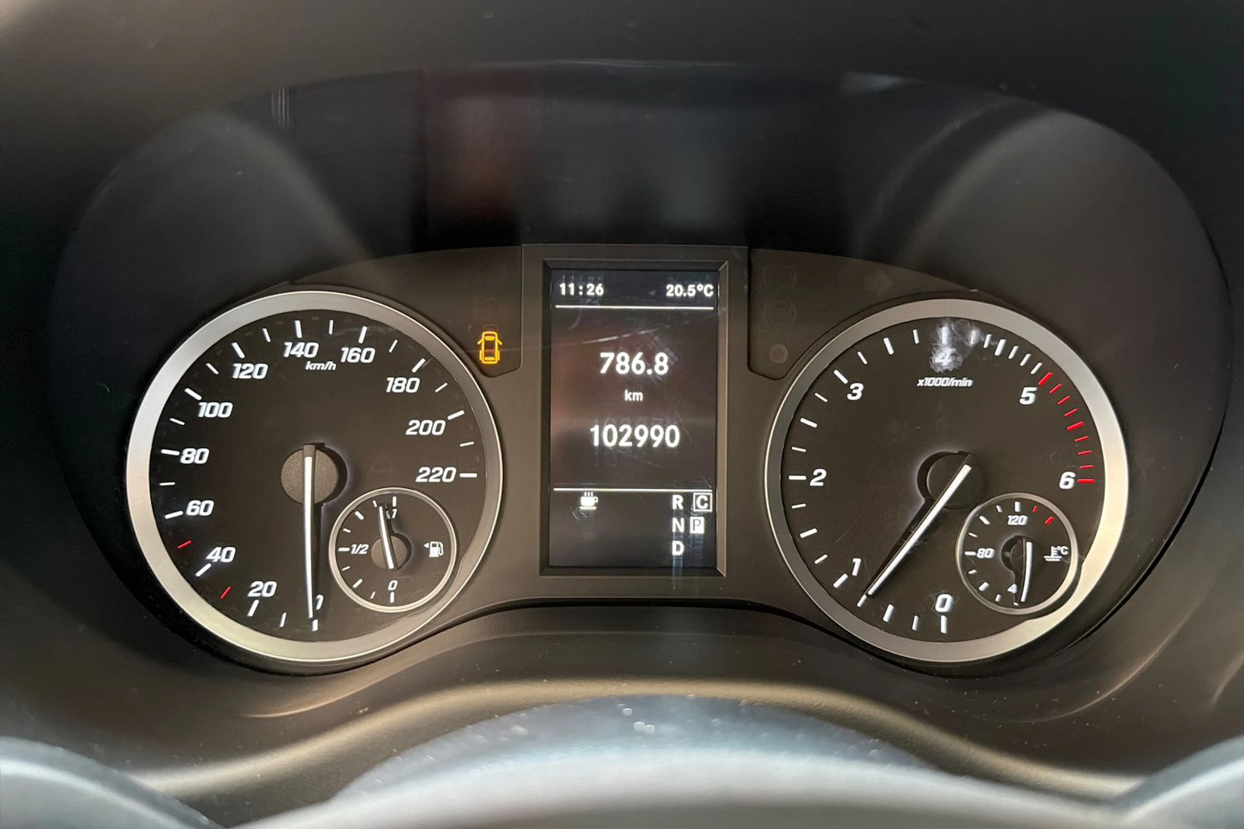 valkoinen Mercedes-Benz Vito 2023 kuva 16.