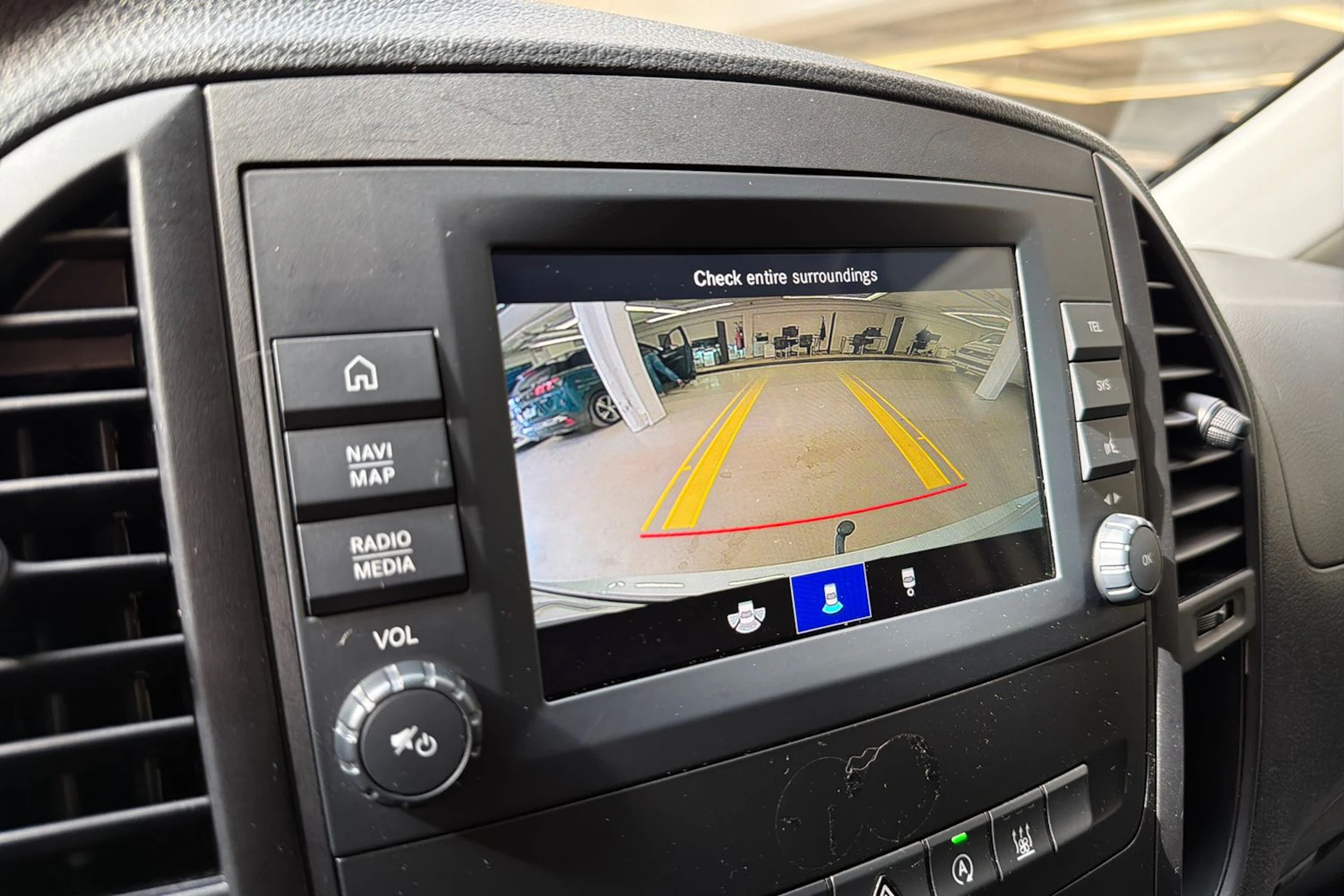 valkoinen Mercedes-Benz Vito 2023 kuva 18.