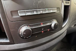 valkoinen Mercedes-Benz Vito 2023 kuva 20.