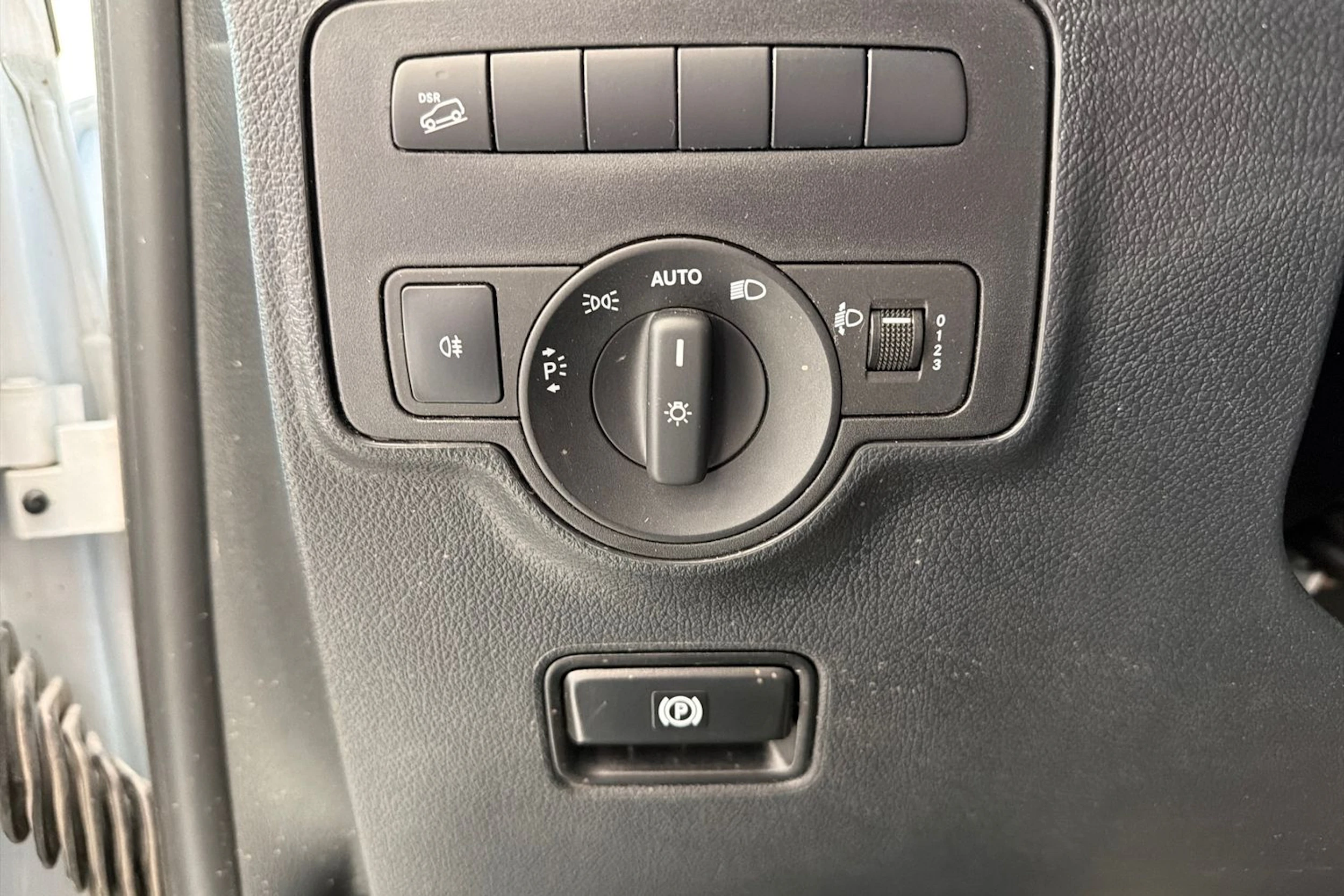valkoinen Mercedes-Benz Vito 2023 kuva 22.