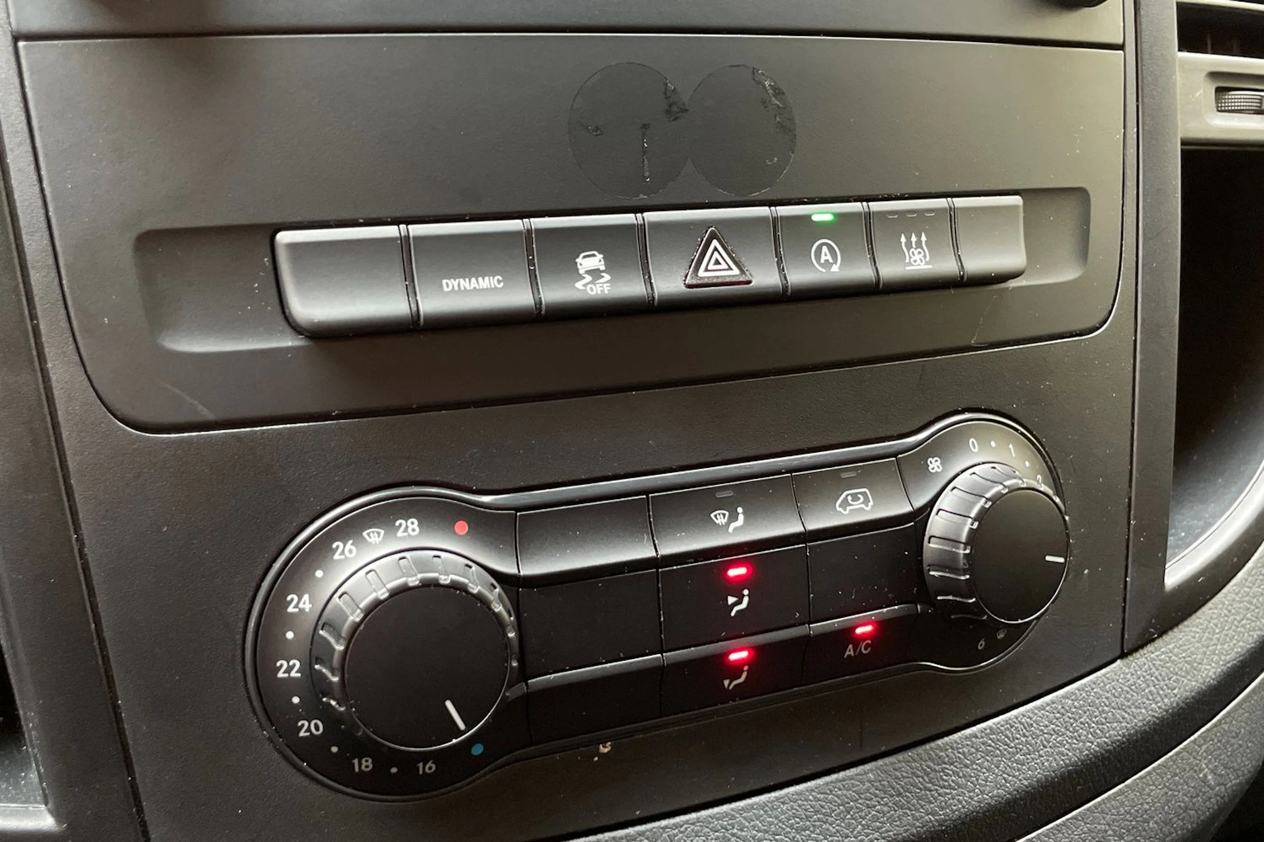 valkoinen Mercedes-Benz Vito 2023 kuva 27.