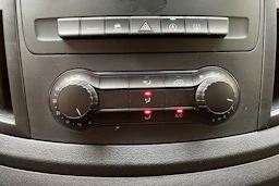 valkoinen Mercedes-Benz Vito 2023 kuva 29.