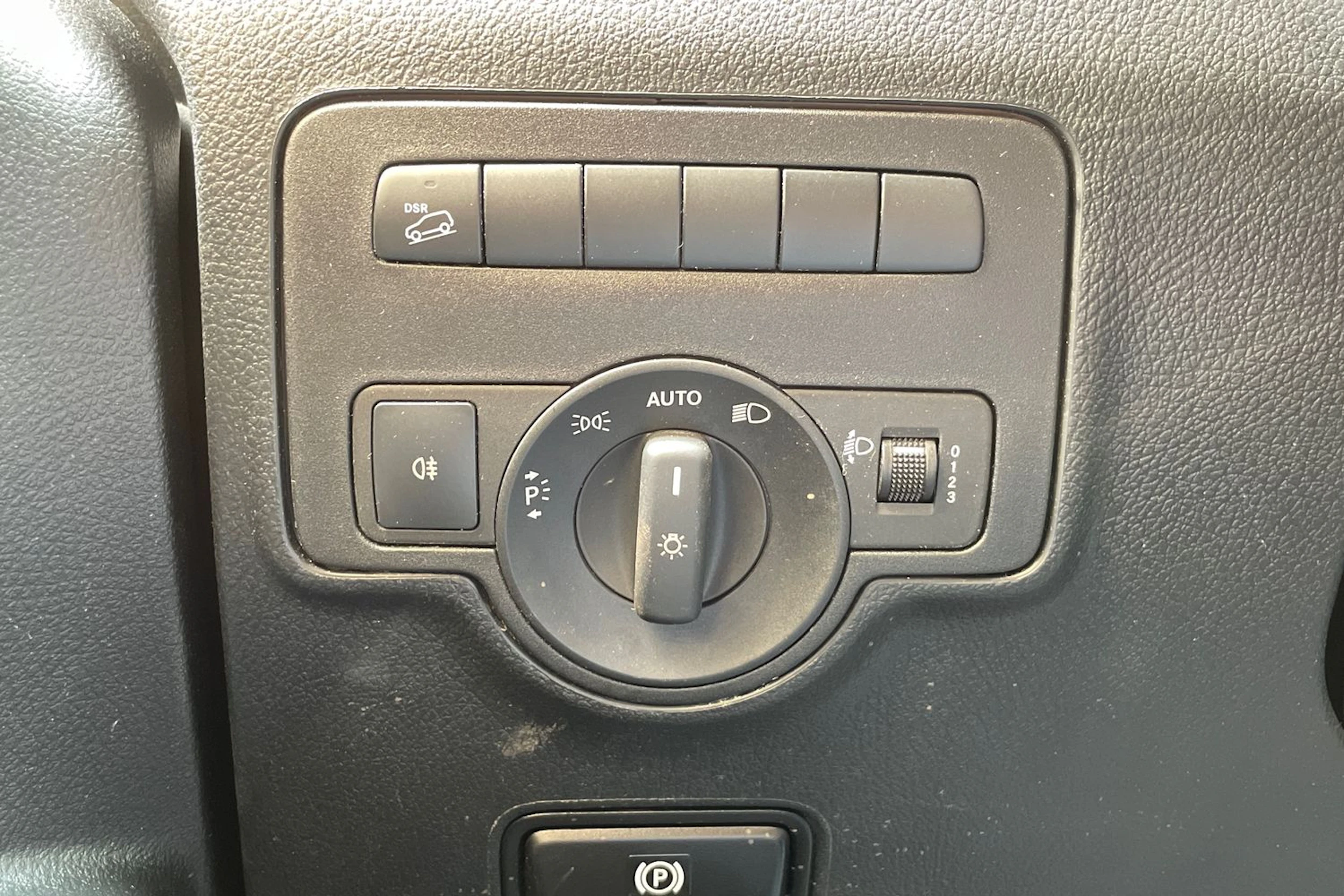 valkoinen Mercedes-Benz Vito 2023 kuva 32.
