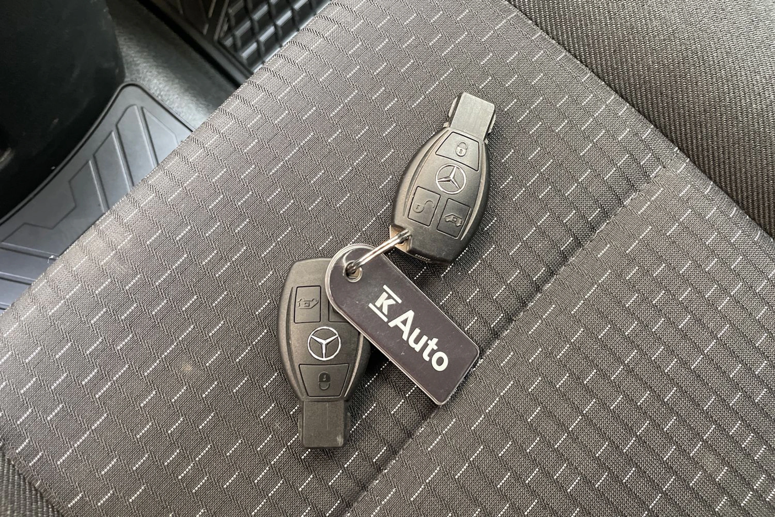 valkoinen Mercedes-Benz Vito 2023 kuva 33.