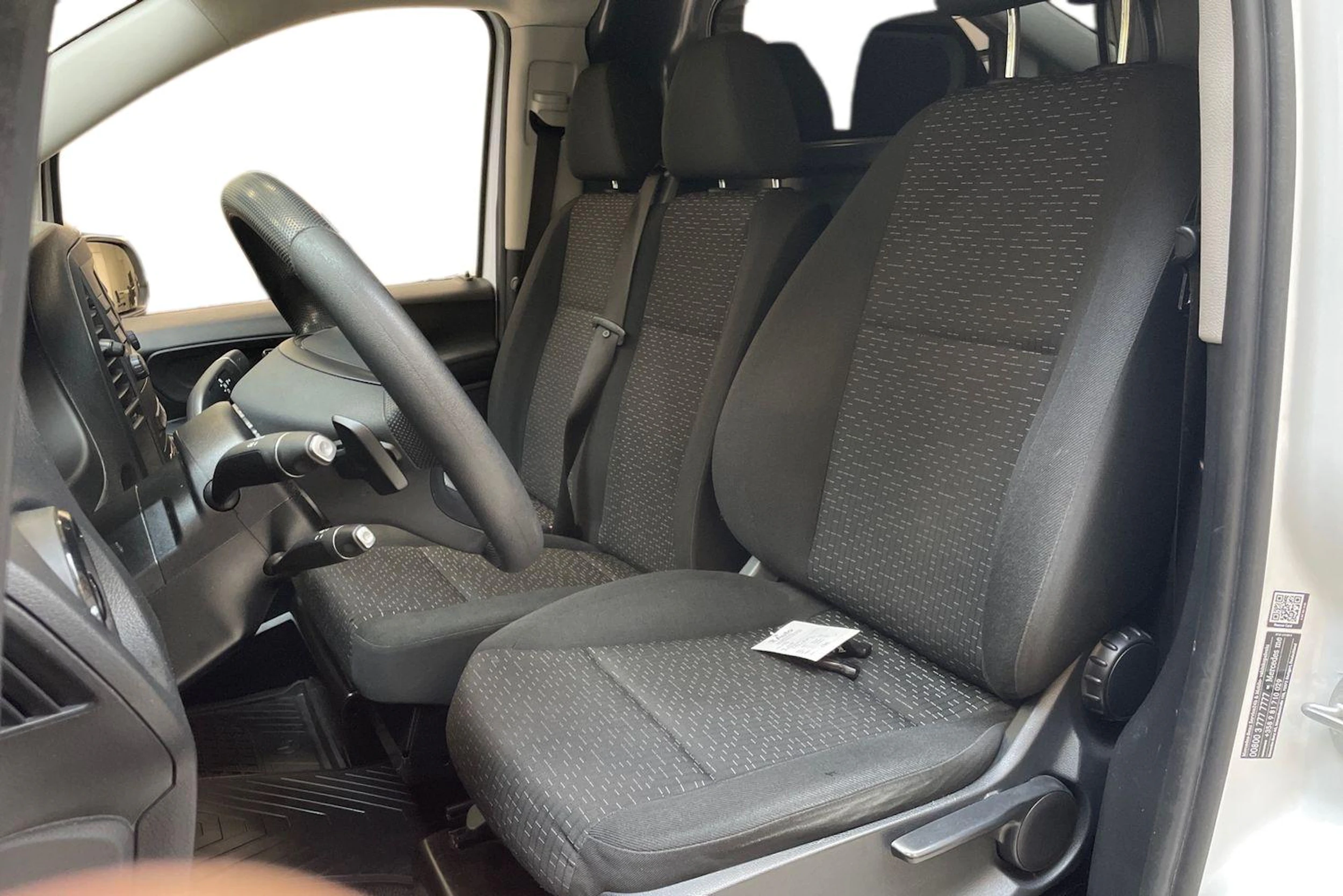 valkoinen Mercedes-Benz Vito 2023 kuva 9.