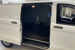 valkoinen Mercedes-Benz Vito 2023 kuva 13.