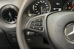 valkoinen Mercedes-Benz Vito 2023 kuva 18.