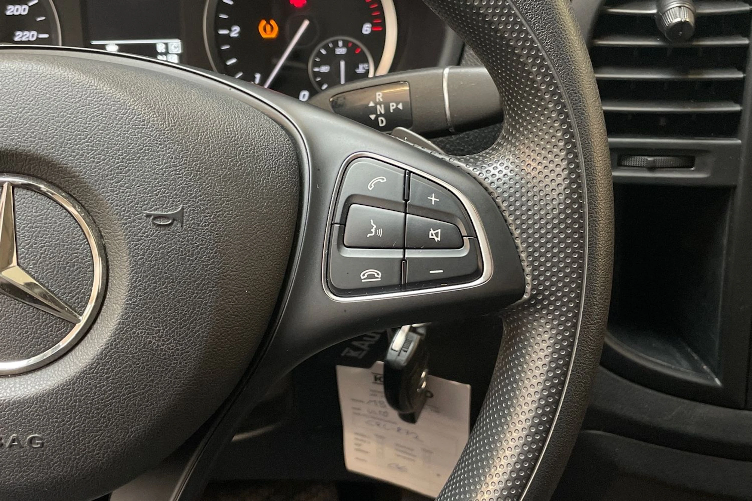valkoinen Mercedes-Benz Vito 2023 kuva 19.