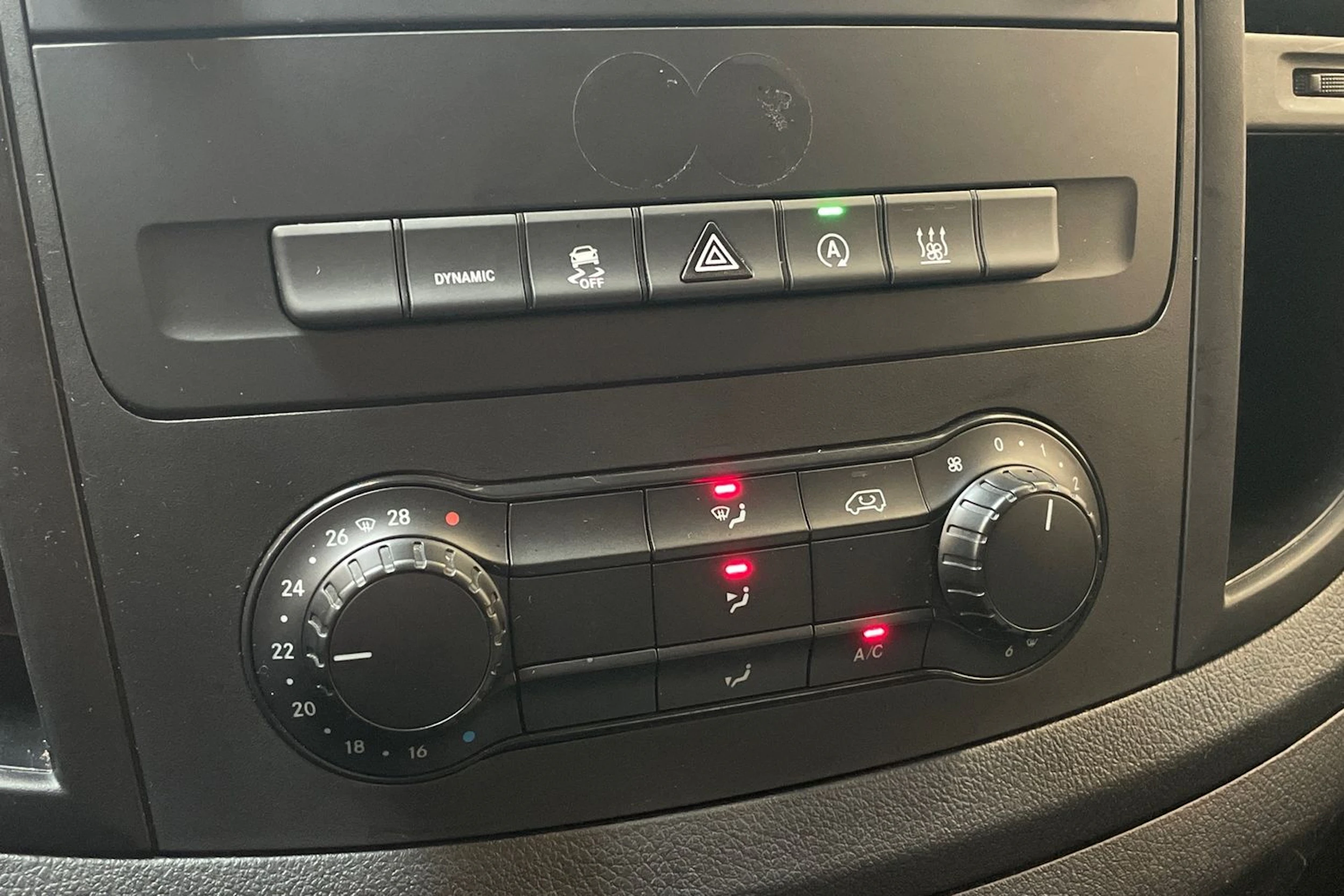 valkoinen Mercedes-Benz Vito 2023 kuva 22.