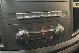 valkoinen Mercedes-Benz Vito 2023 kuva 22.