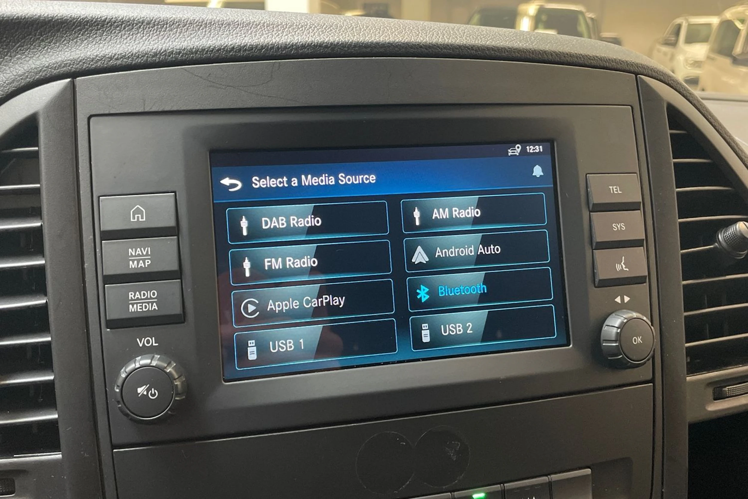 valkoinen Mercedes-Benz Vito 2023 kuva 24.