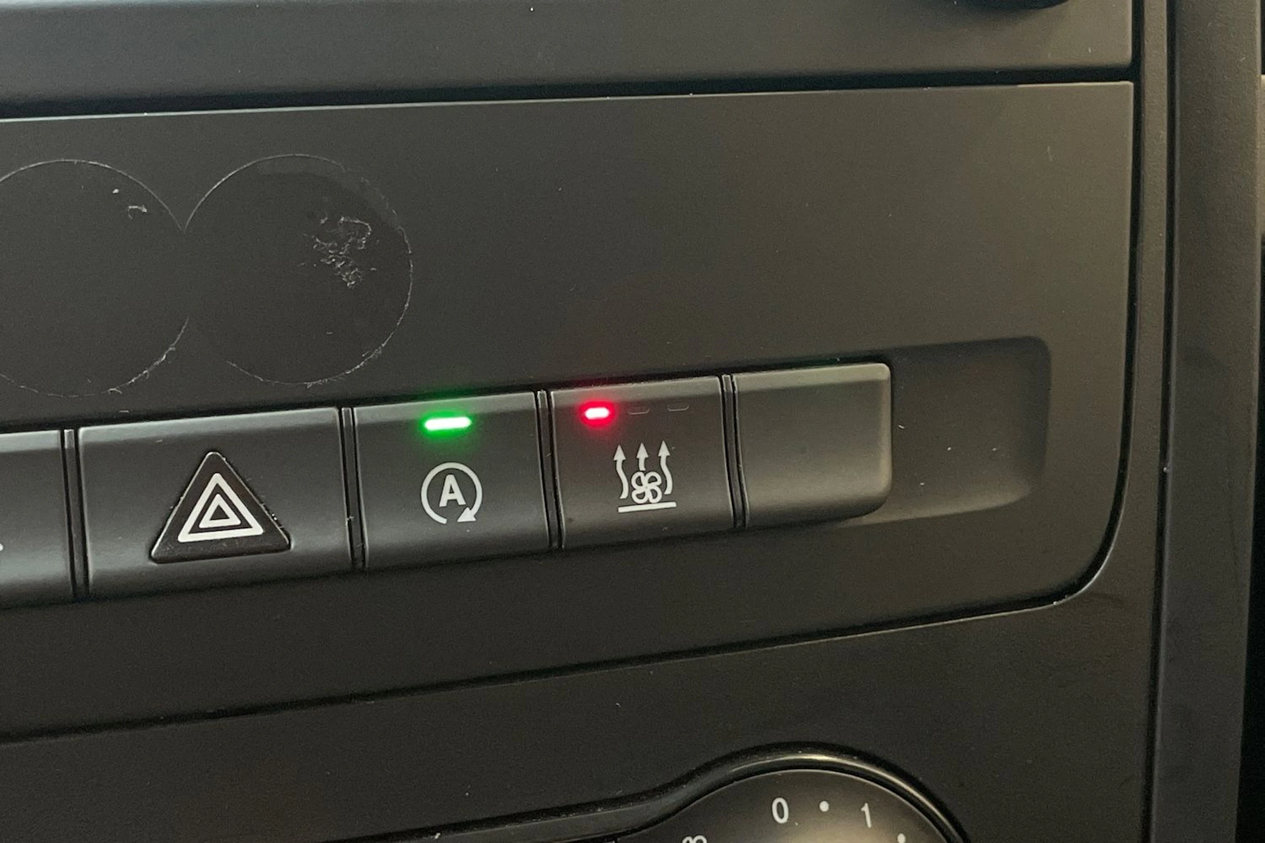 valkoinen Mercedes-Benz Vito 2023 kuva 25.