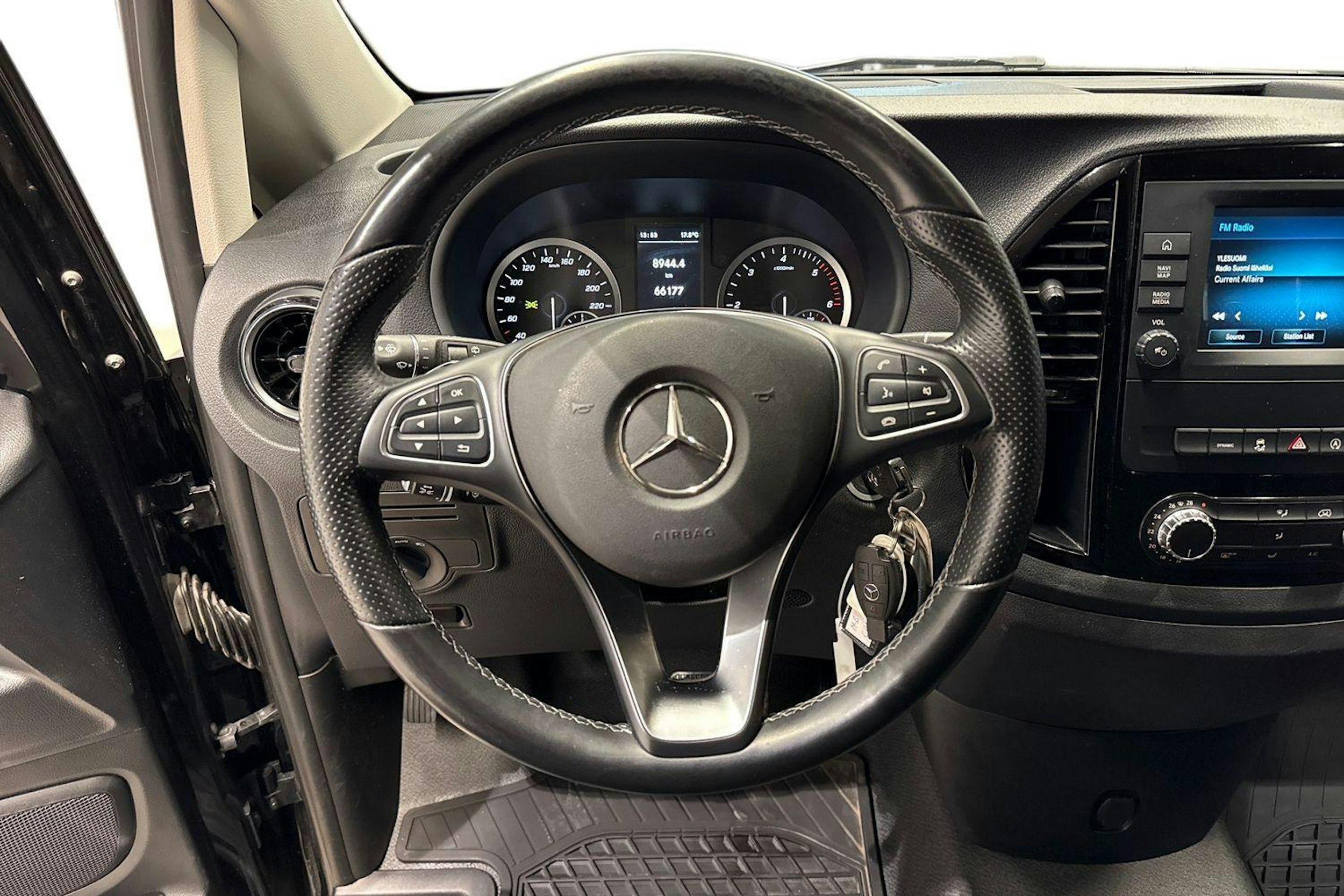 Musta Mercedes-Benz VITO 2023 kuva 7.