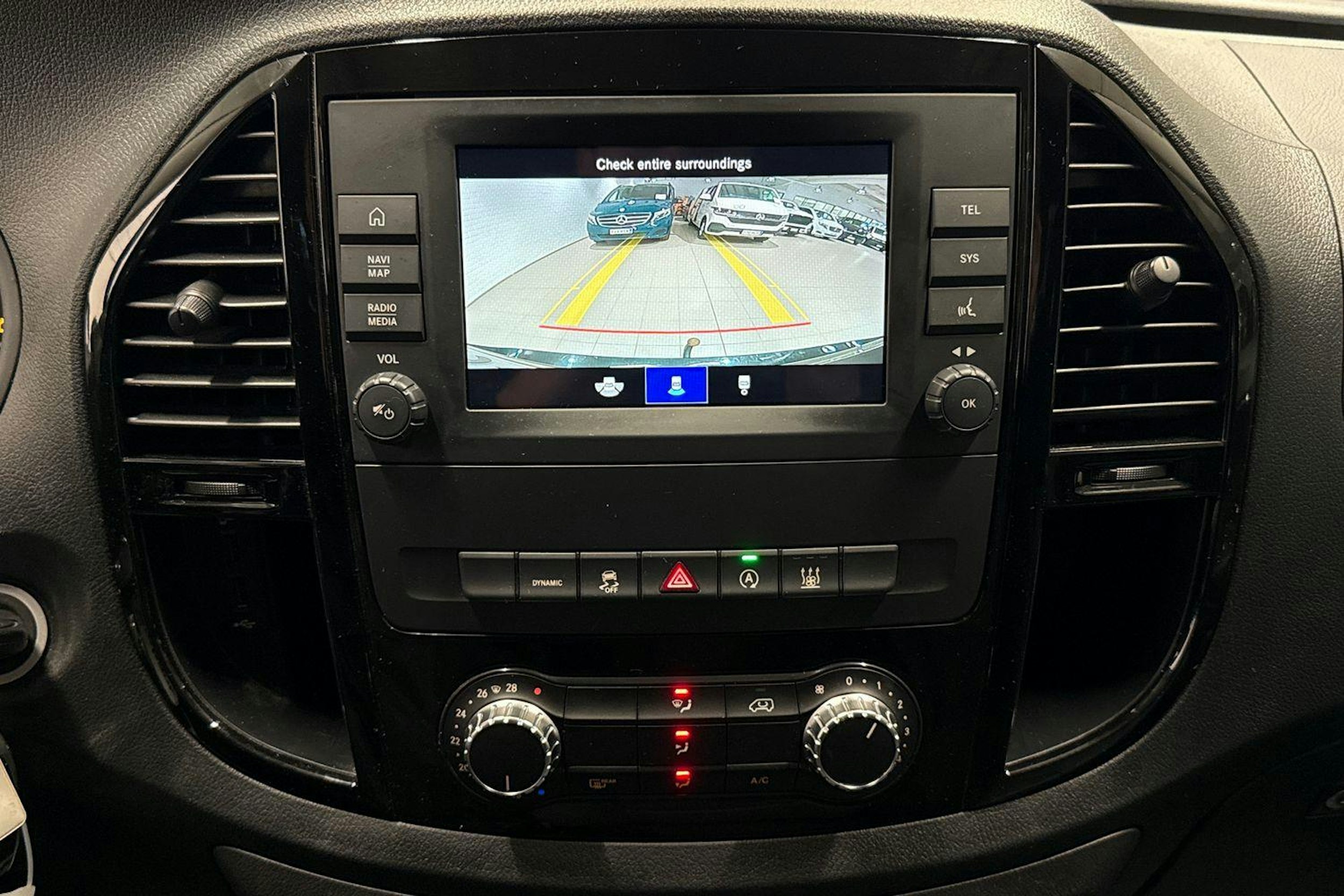 Musta Mercedes-Benz VITO 2023 kuva 15.