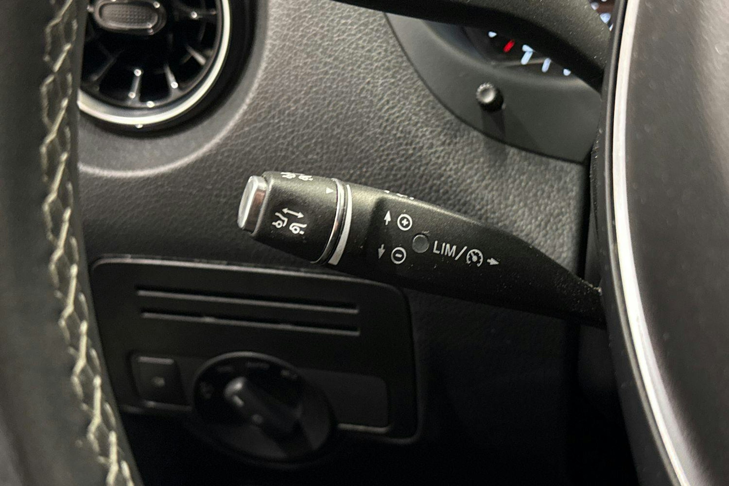 Musta Mercedes-Benz VITO 2023 kuva 19.